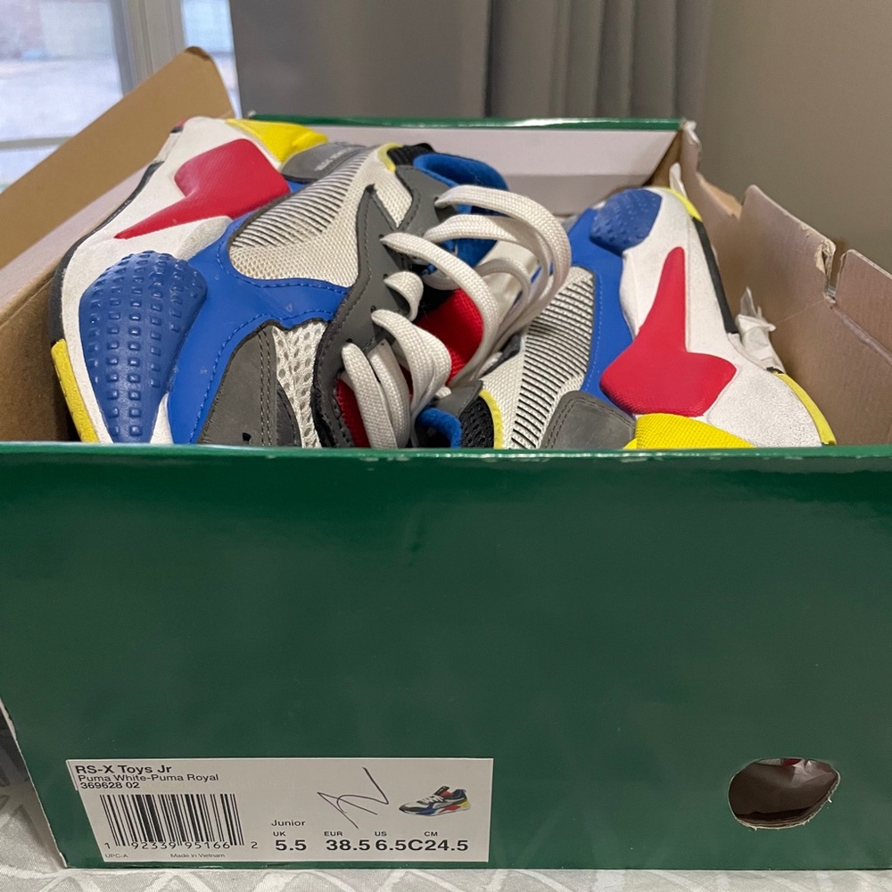 Puma tennis shoes